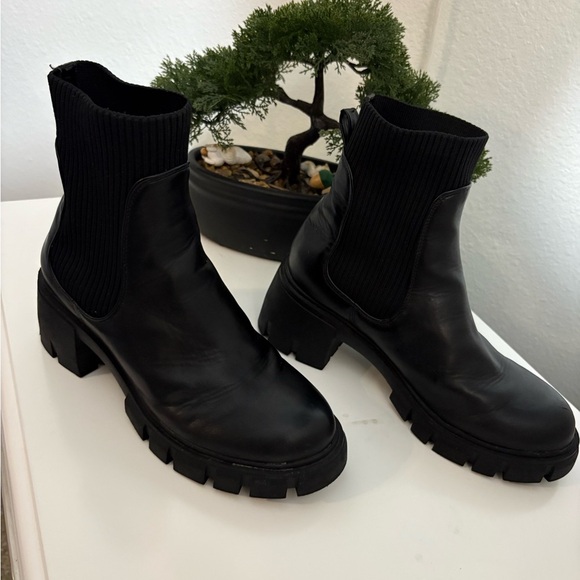 Steve Madden Black Chunky Ankle Boots - Picture 2 of 7